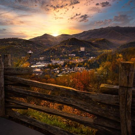 Mountain Eden, Hot Tub, Resort Pool, Wifi, 1089 Free Tickets Each Paid Day, Dollywood And More Gatlinburg Exterior foto