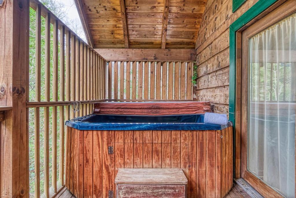 Mountain Eden, Hot Tub, Resort Pool, Wifi, 1089 Free Tickets Each Paid Day, Dollywood And More Gatlinburg Exterior foto