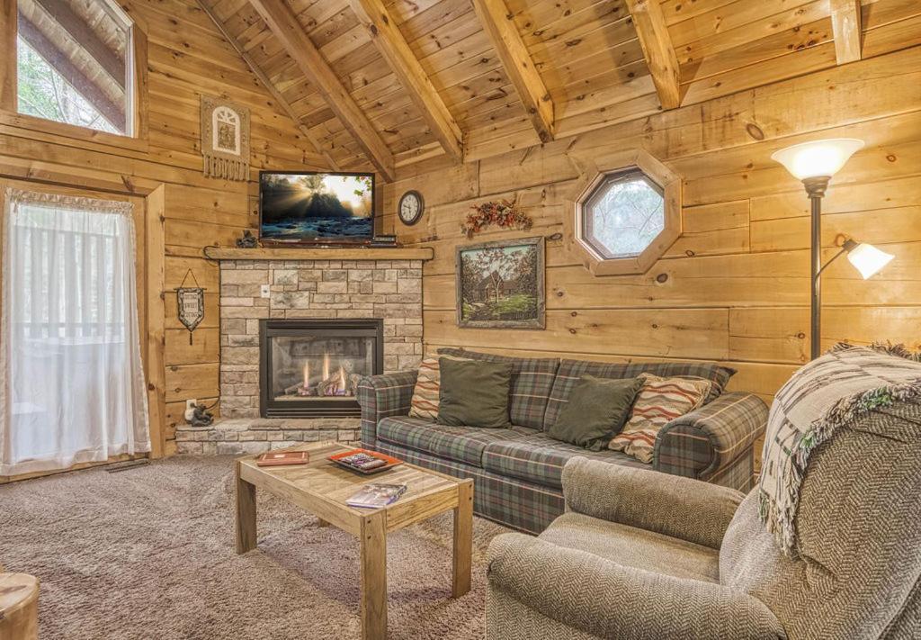 Mountain Eden, Hot Tub, Resort Pool, Wifi, 1089 Free Tickets Each Paid Day, Dollywood And More Gatlinburg Exterior foto
