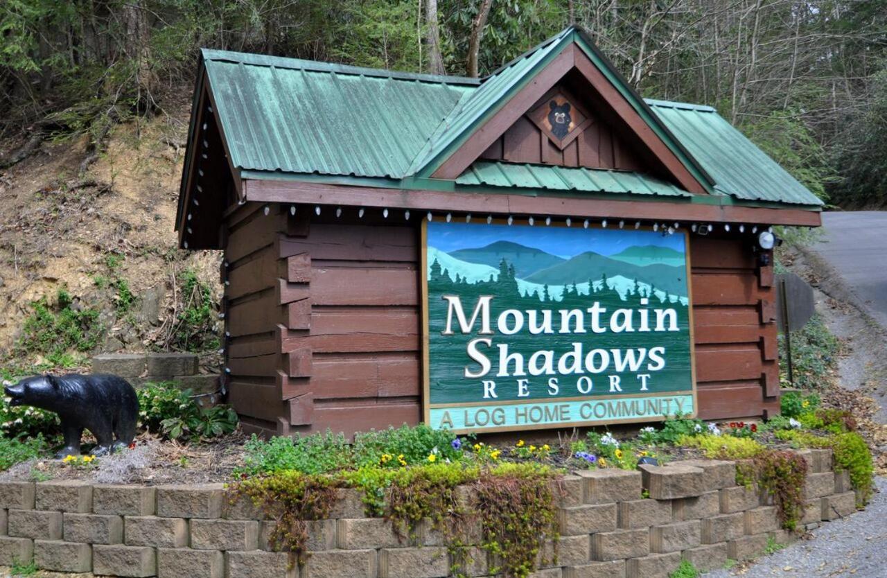Mountain Eden, Hot Tub, Resort Pool, Wifi, 1089 Free Tickets Each Paid Day, Dollywood And More Gatlinburg Exterior foto